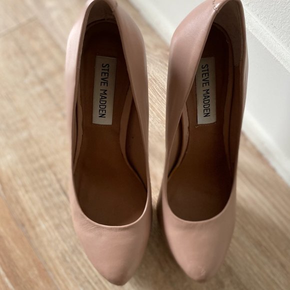 Steve Madden Shoes - Picture 2 of 2